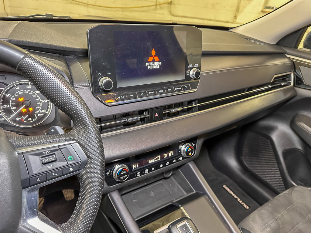 Used 2024 Mitsubishi Outlander AWD image 43
