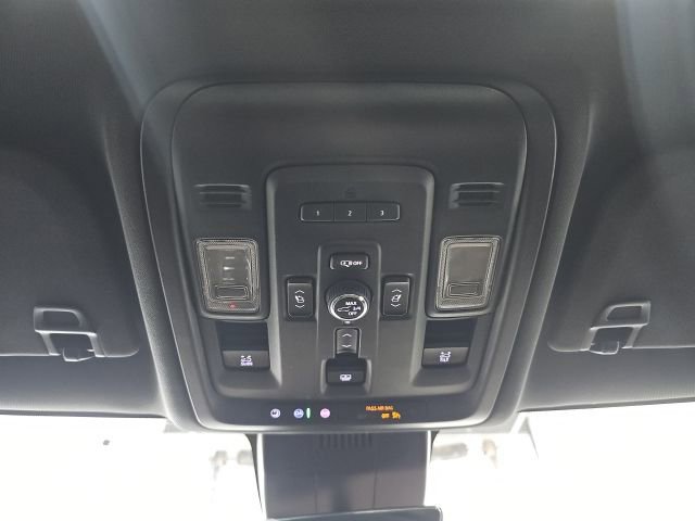 Used 2023 Chevrolet Suburban High Country image 32