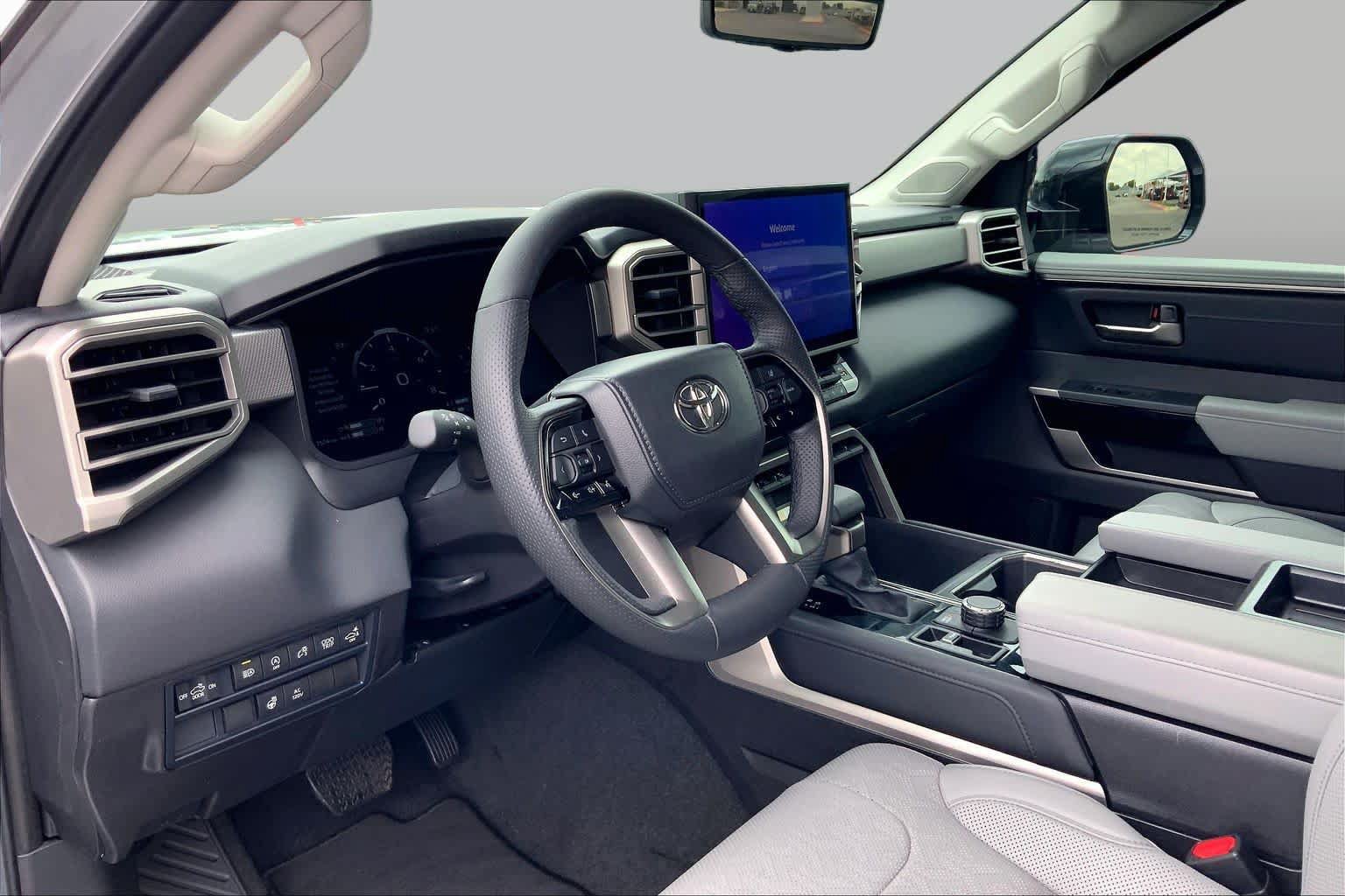 Used 2024 Toyota Tundra Limited AWD/4WD image 18