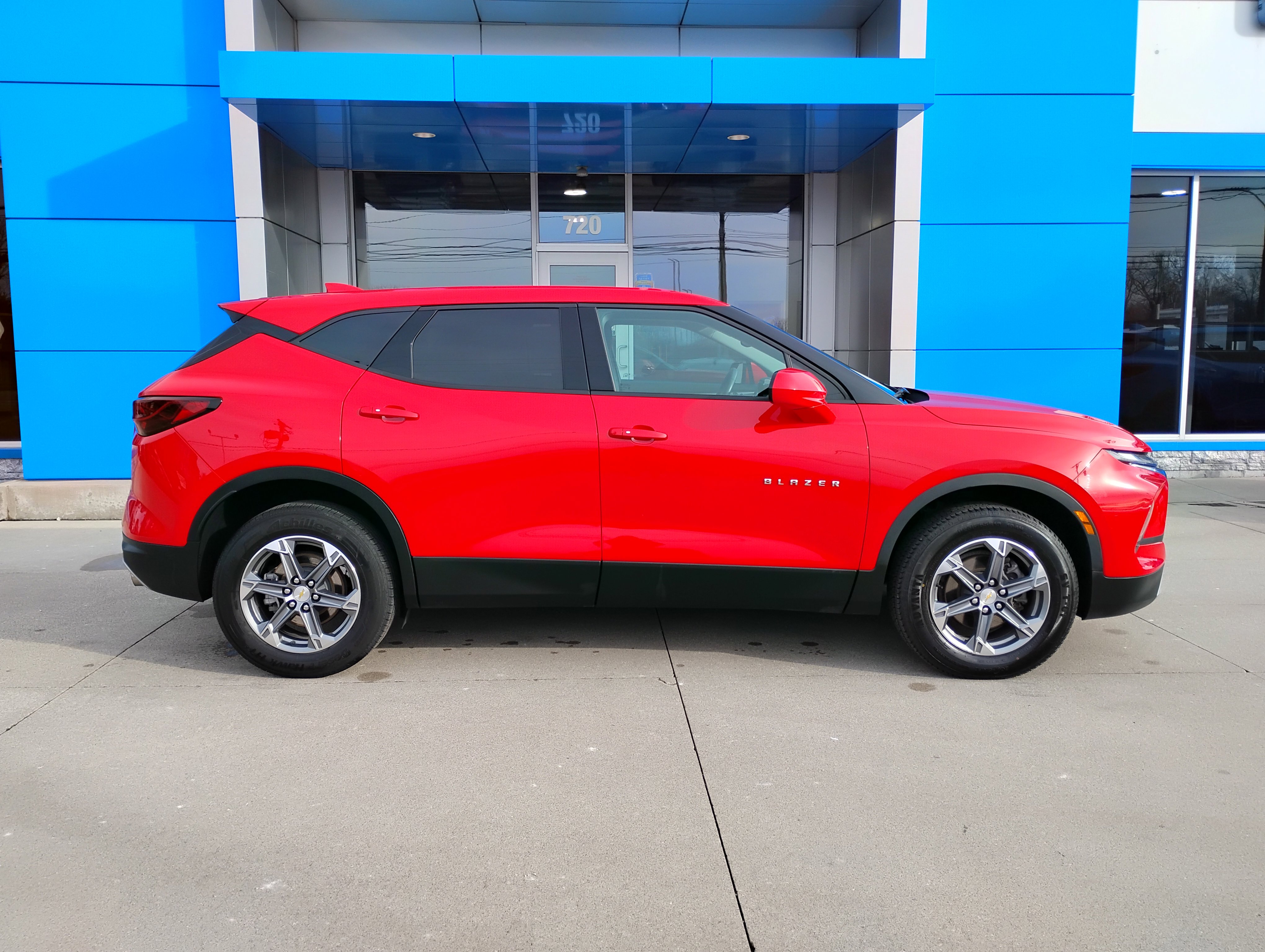 Used 2024 Chevrolet Blazer LT image 34