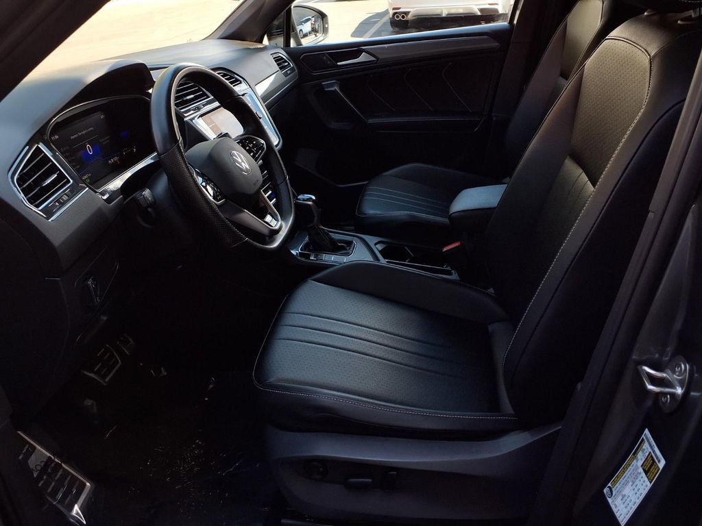 Used 2023 Volkswagen Tiguan SE R-Line FWD image 16