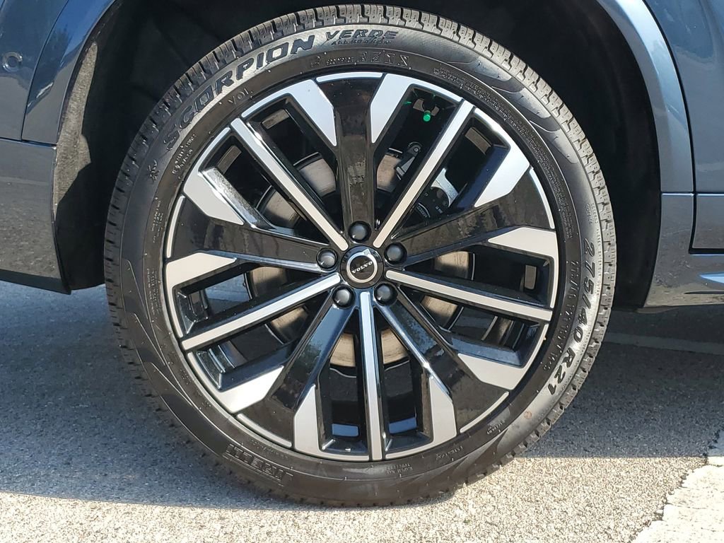 New 2025 Volvo XC90 B5 Plus w/ Protection Package Premier image 3