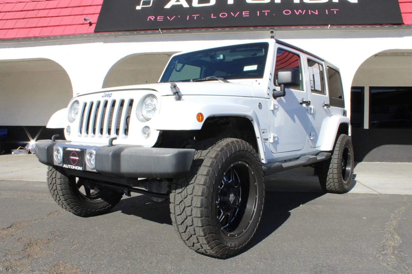Used 2018 Jeep Wrangler Unlimited Sahara w/ Connectivity Group image 4