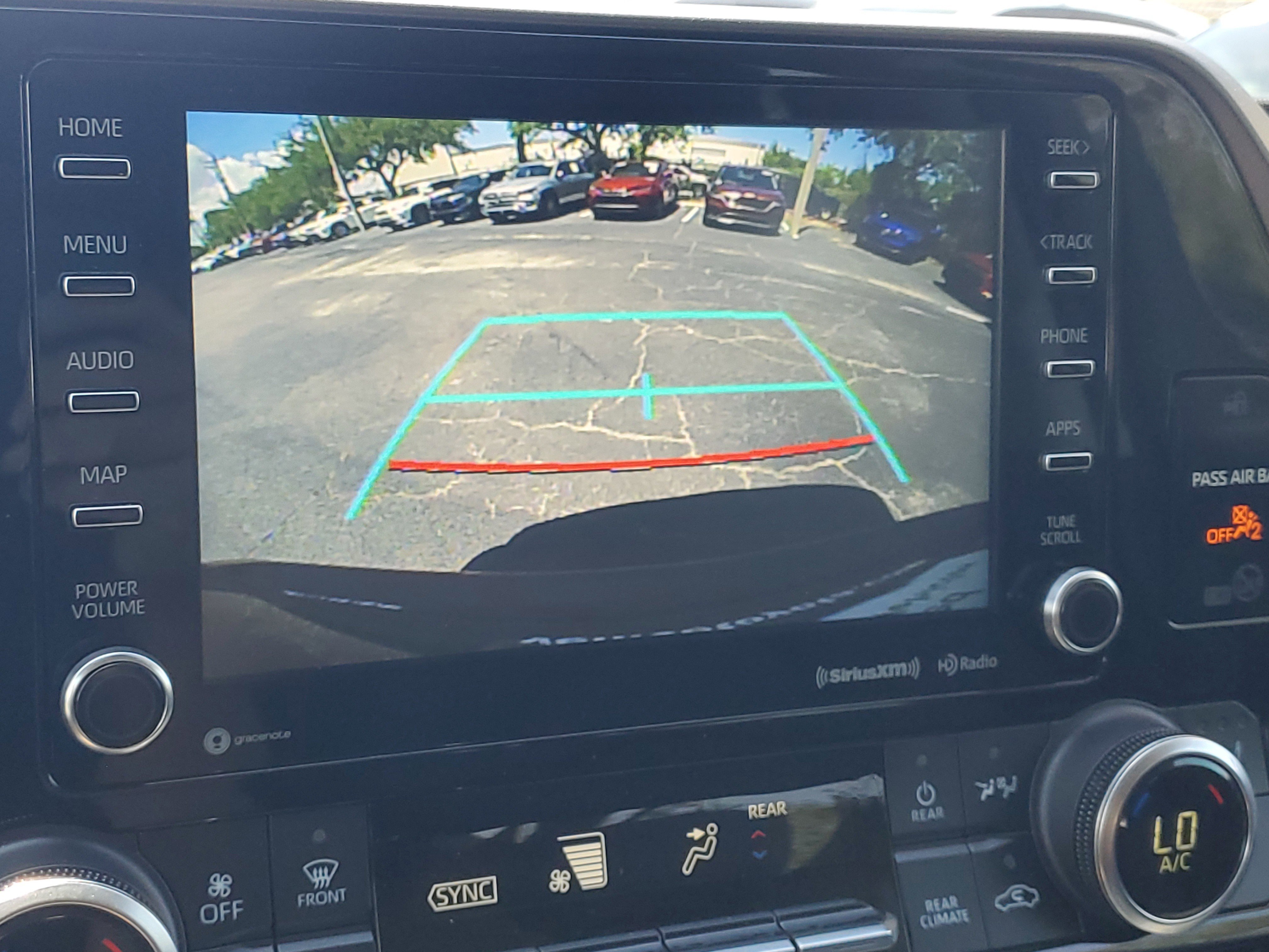 Used 2022 Toyota Highlander XLE FWD image 28