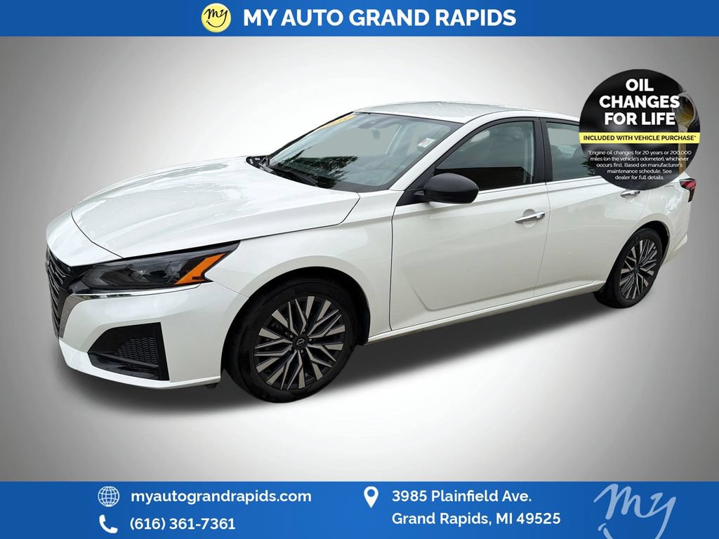 Used 2025 Nissan Altima 2.5 SV FWD image 3