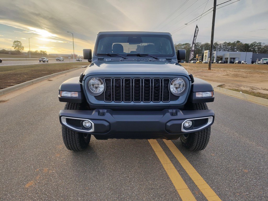 New 2026 Jeep Gladiator Sport AWD/4WD image 2