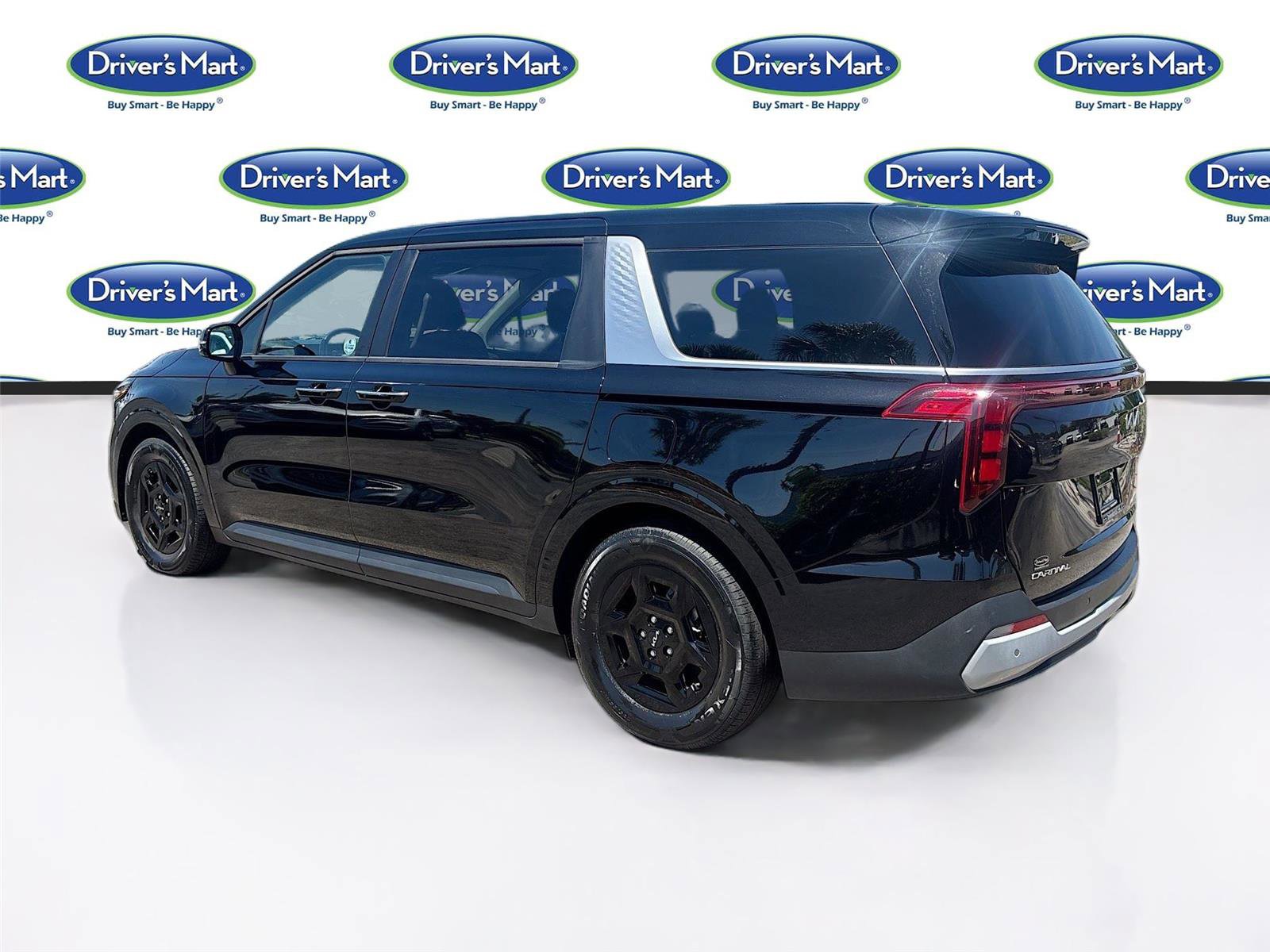 Used 2025 Kia Carnival FWD image 5