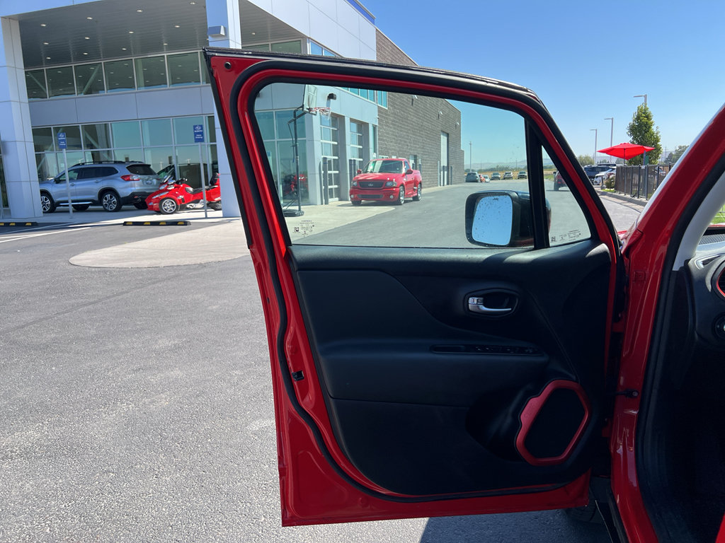 Used 2022 Jeep Renegade Trailhawk w/ Trailer Tow Group AWD/4WD image 14
