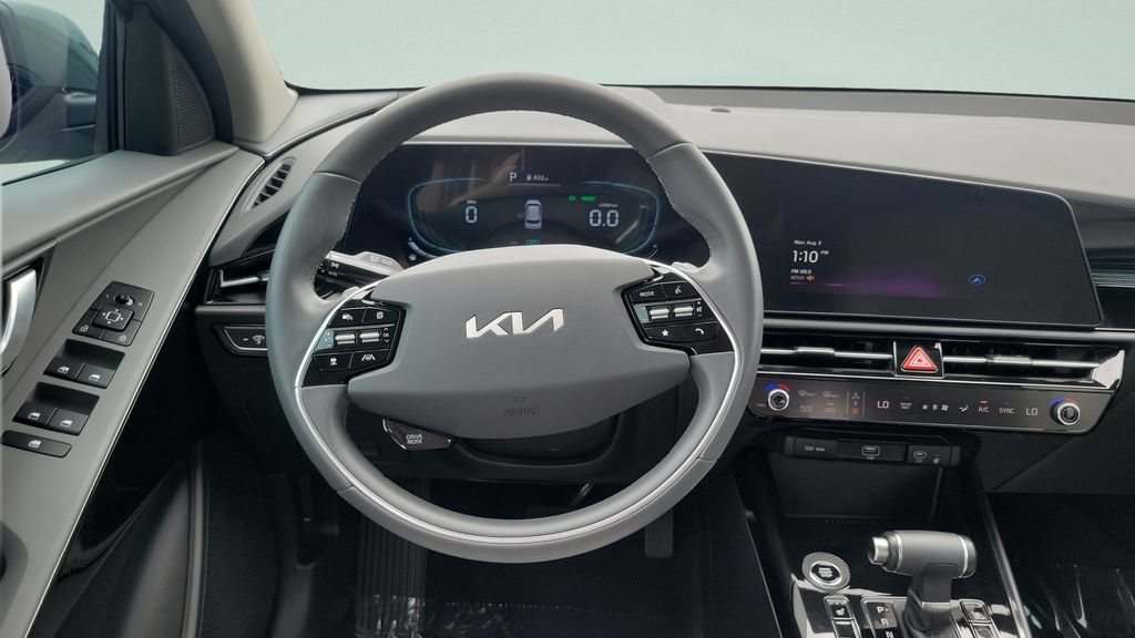 Used 2025 Kia Niro EX FWD image 12