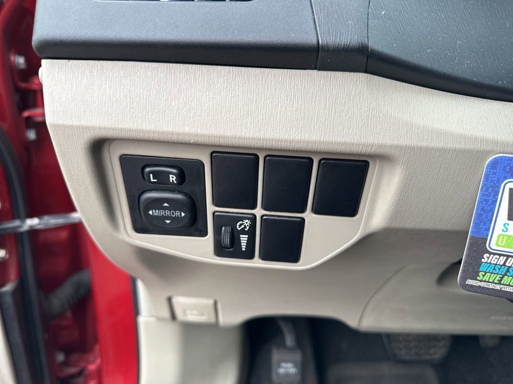 Used 2015 Toyota Prius Three image 17