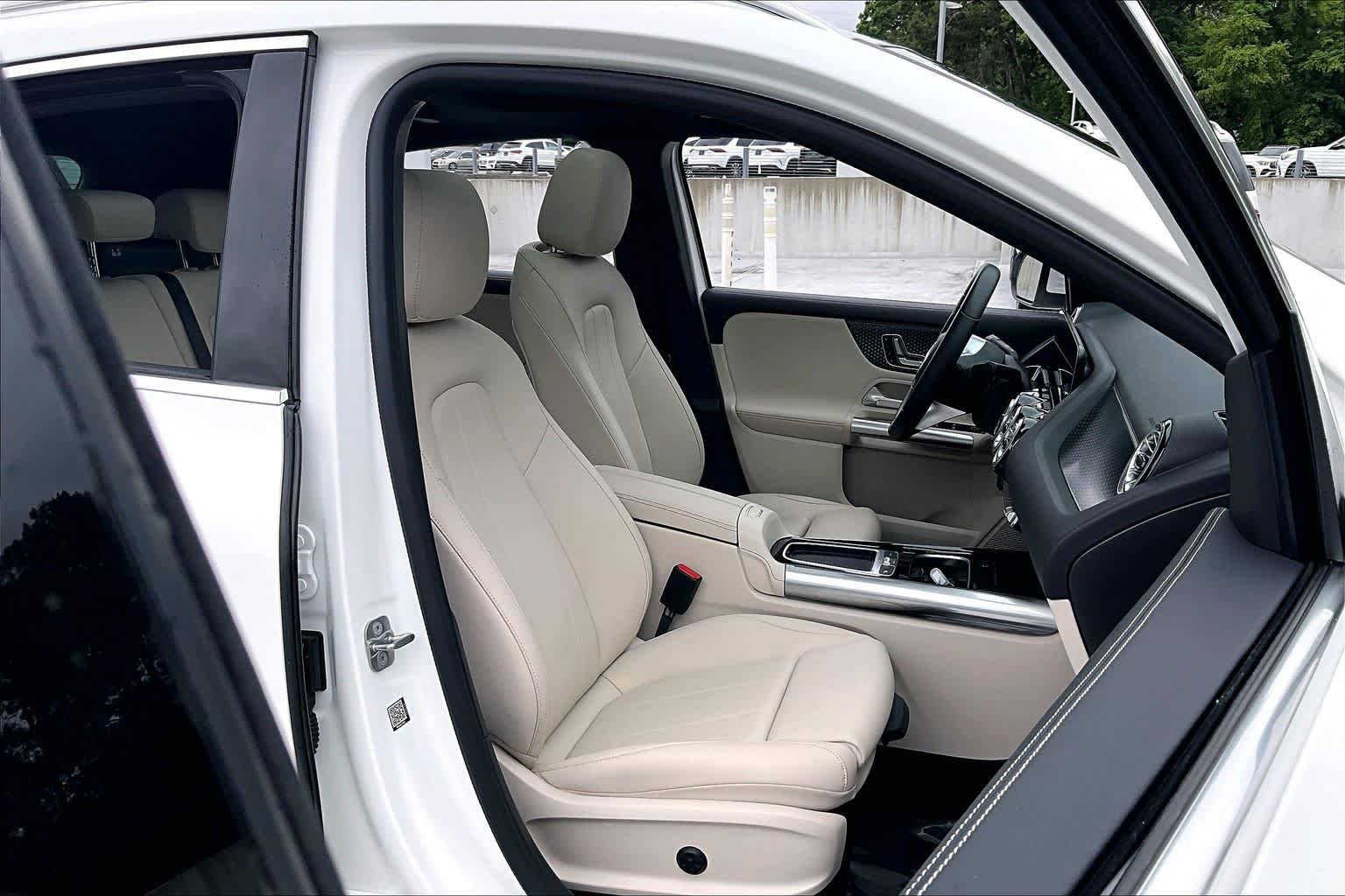 Used 2025 Mercedes-Benz GLA 250 4MATIC image 9