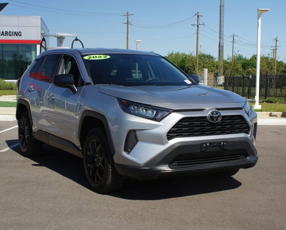 Used 2022 Toyota RAV4 LE FWD image 2