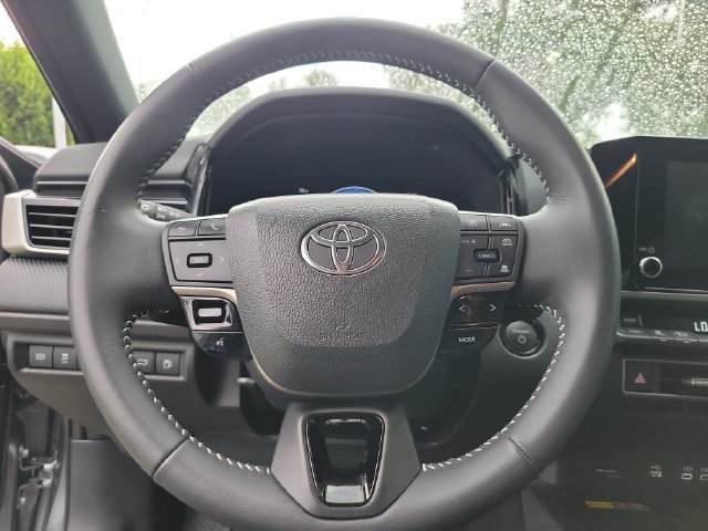 Used 2026 Toyota Camry SE FWD image 14
