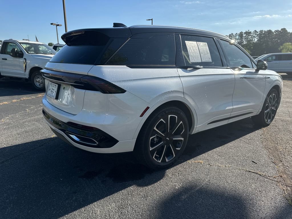 Used 2025 Lincoln Nautilus Reserve AWD/4WD image 8