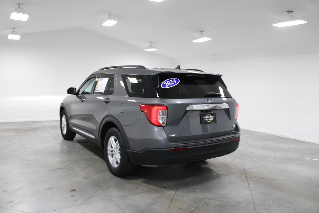 Used 2024 Ford Explorer XLT RWD image 7