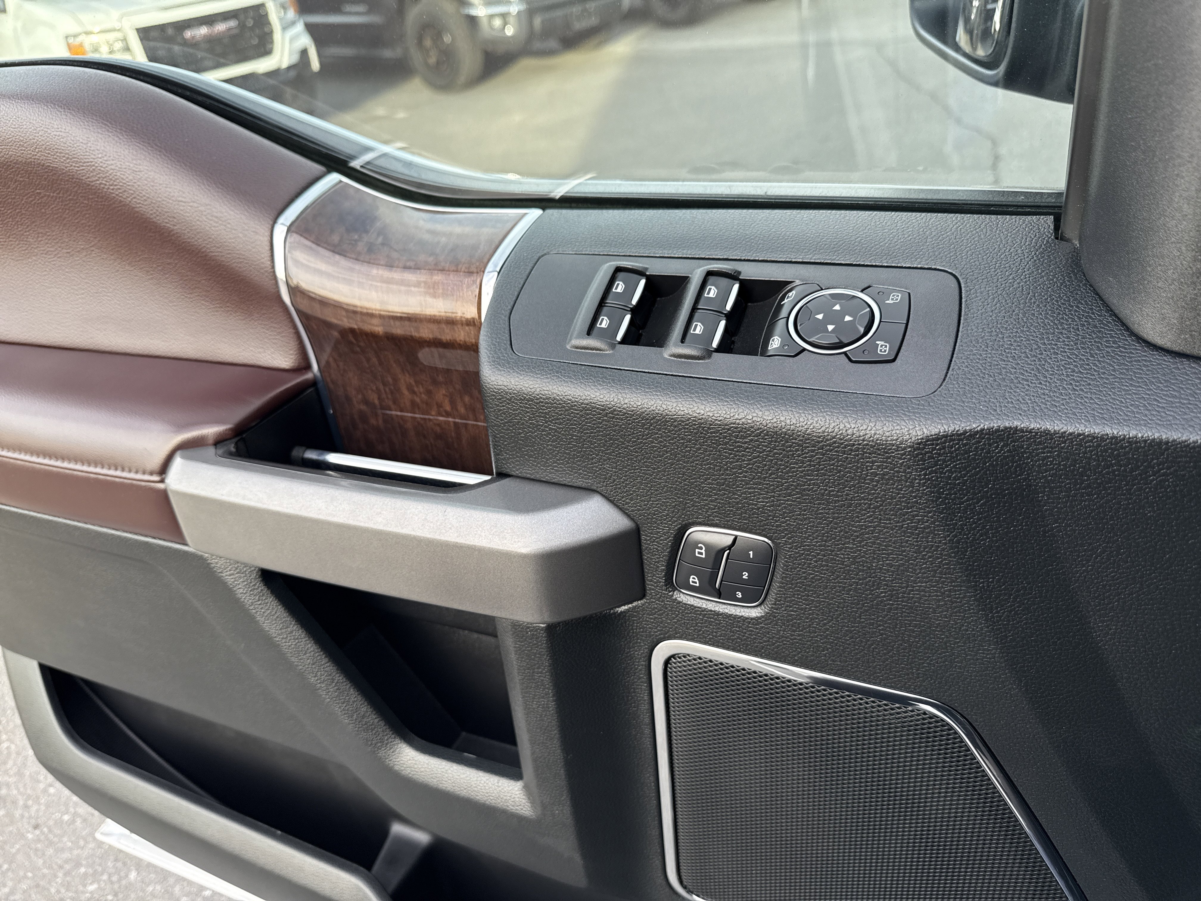 Used 2016 Ford F150 Platinum w/ Equipment Group 701A Luxury image 13