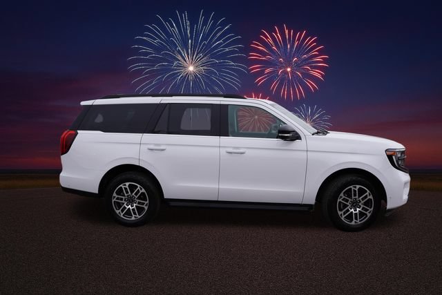 Used 2025 Ford Expedition Active AWD/4WD image 3