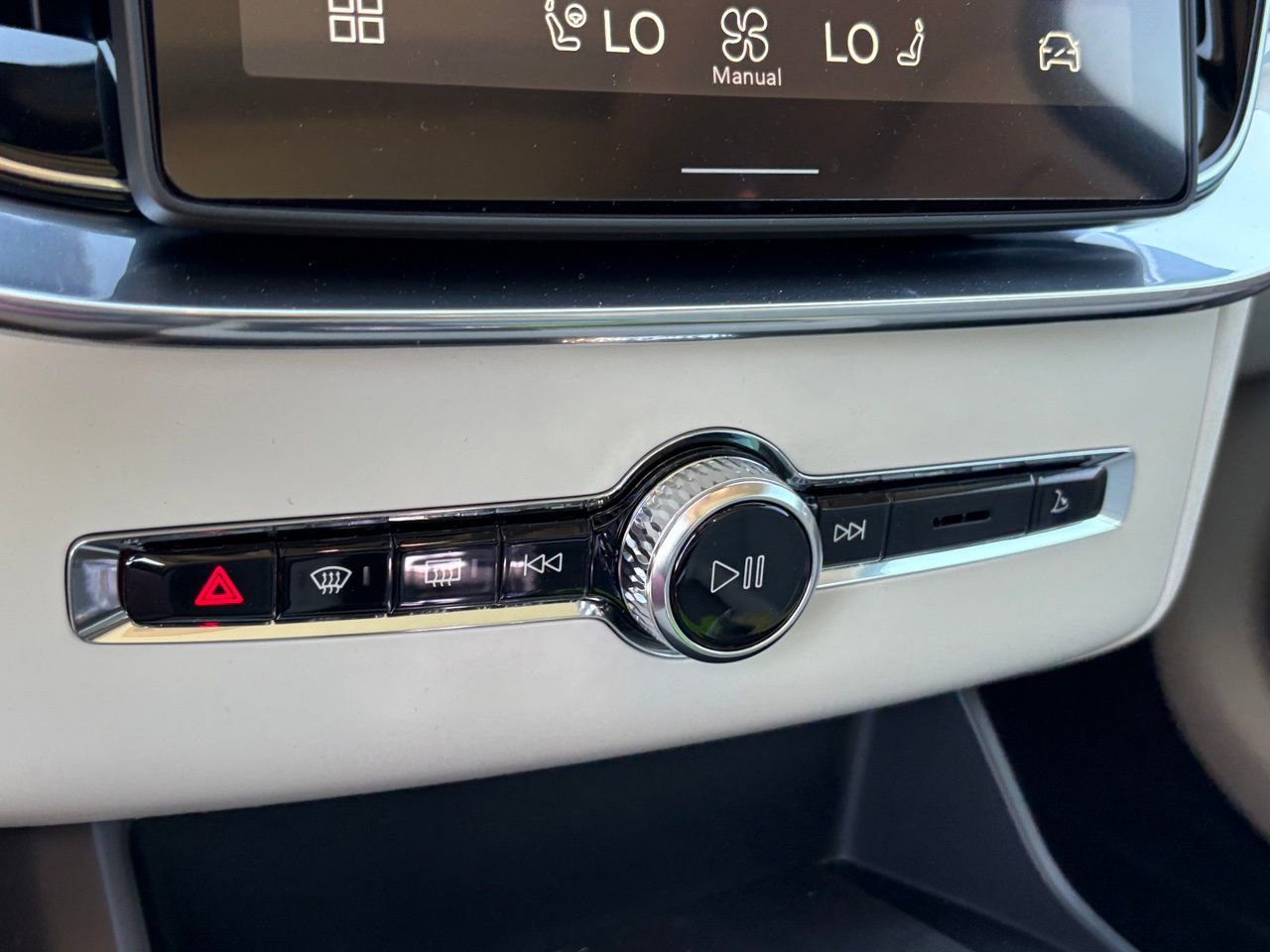 New 2026 Volvo XC90 B6 Ultra w/ Protection Package Premier image 15