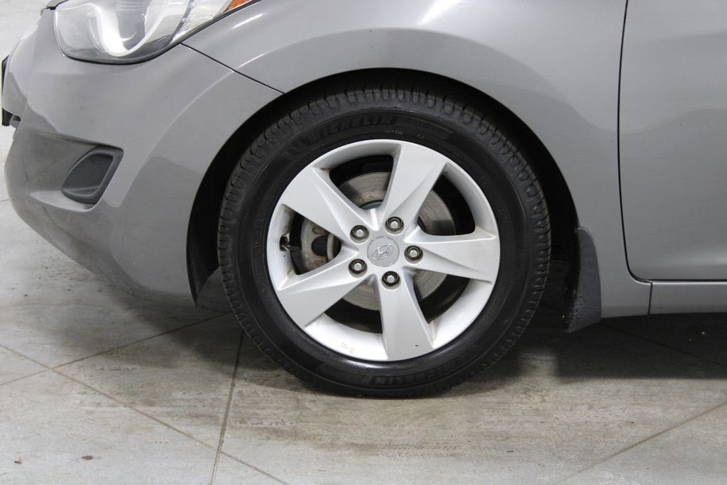 Used 2013 Hyundai Elantra GLS image 17