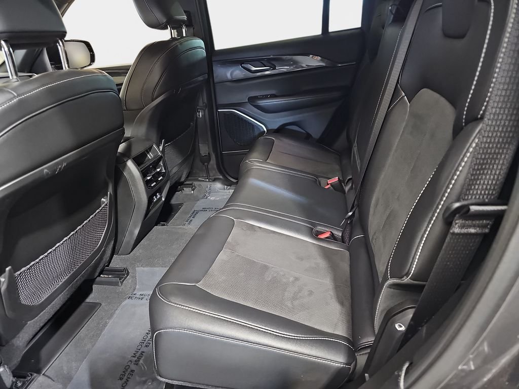 Used 2022 Jeep Grand Cherokee Altitude AWD/4WD image 17