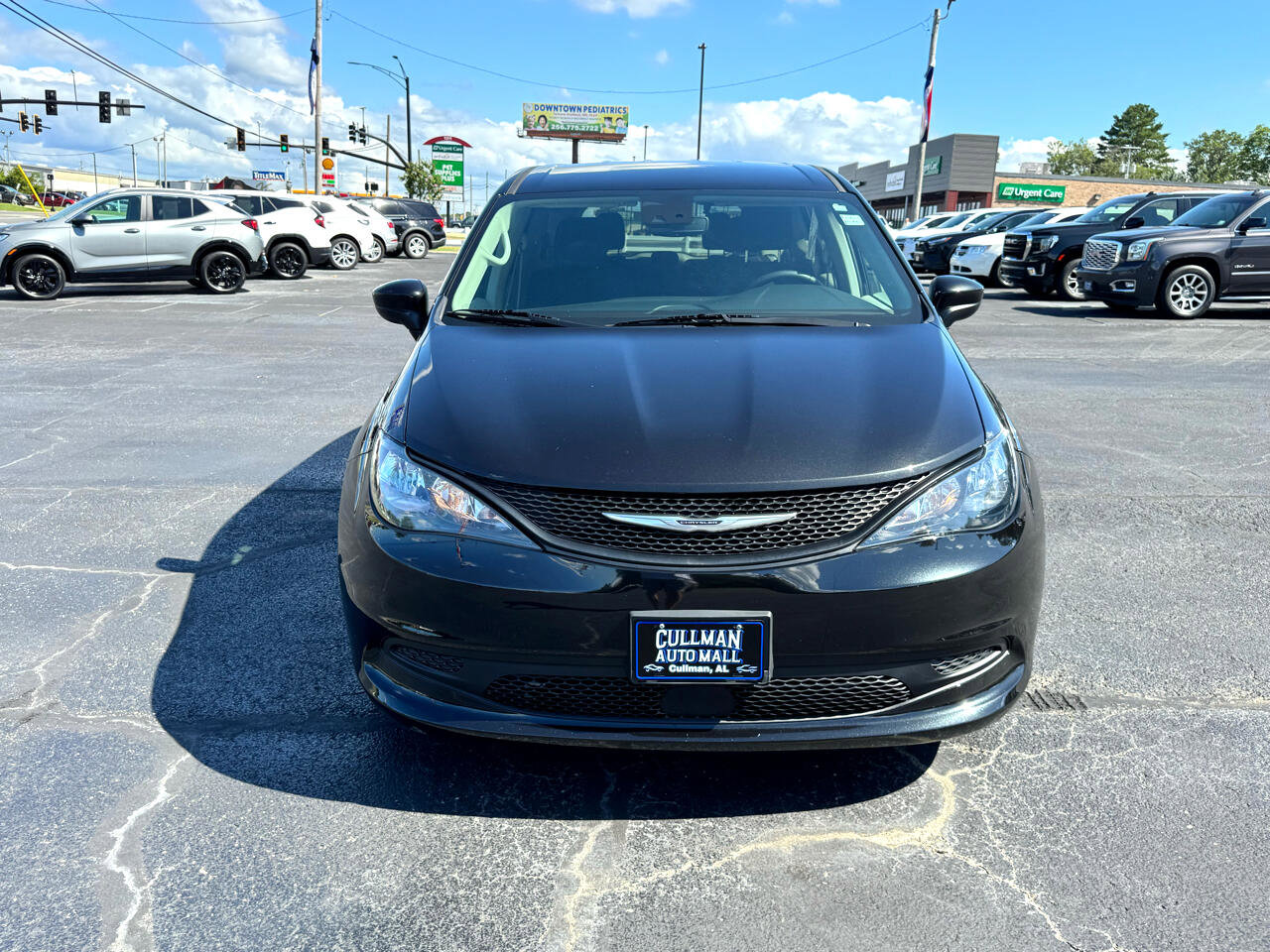 Used 2023 Chrysler Voyager LX image 3