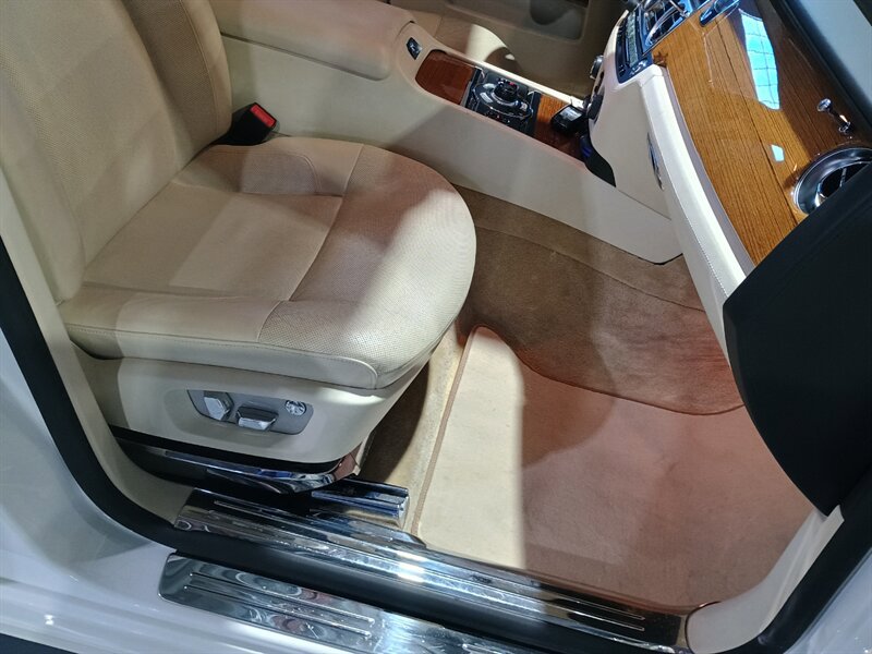 Used 2011 Rolls-Royce Ghost RWD image 36