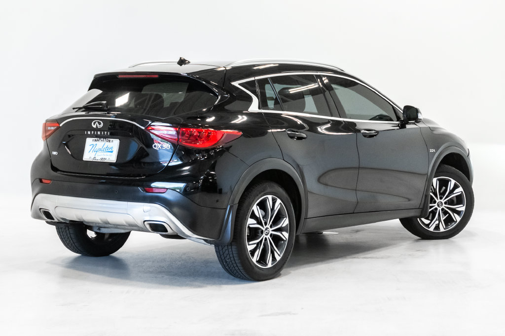 Used 2017 INFINITI QX30 Premium w/ Technology Package AWD/4WD image 32