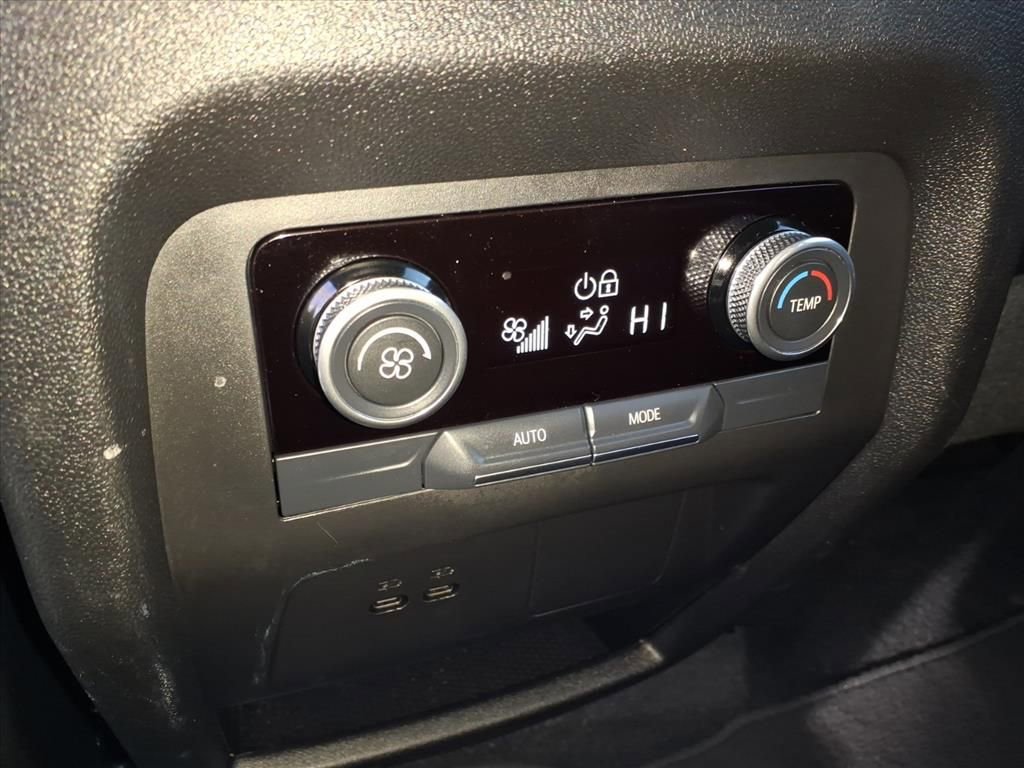 Used 2025 Buick Enclave Sport Touring image 12