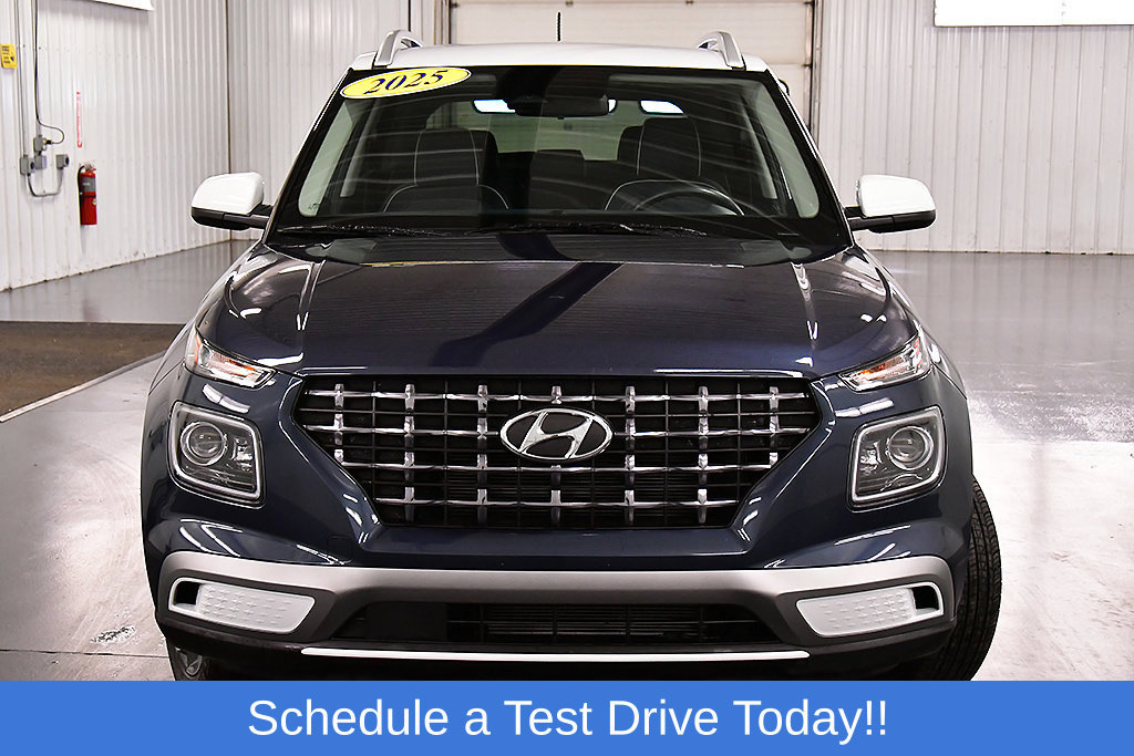 Used 2025 Hyundai Venue Limited FWD image 2
