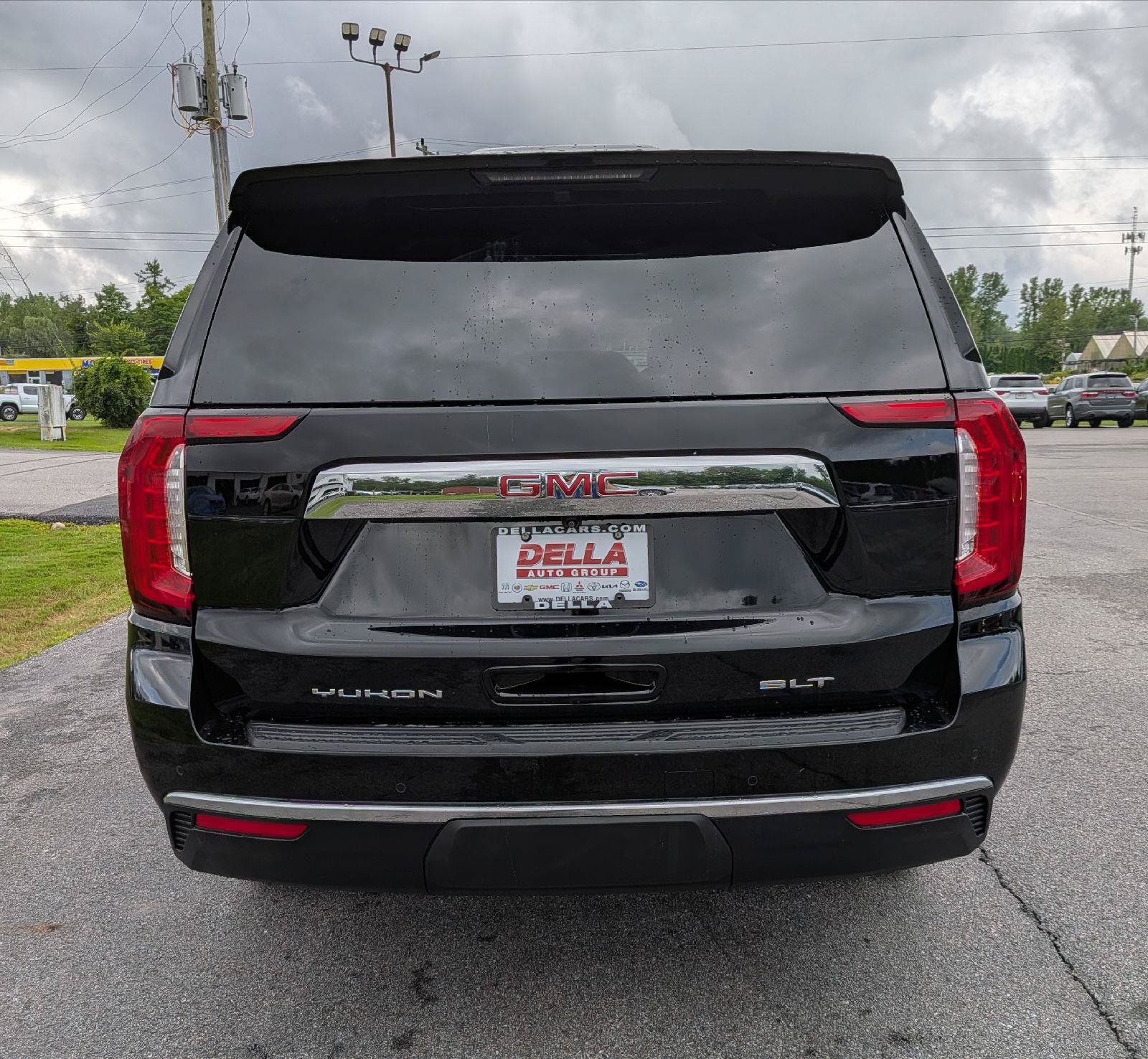 Used 2023 GMC Yukon XL SLT w/ SLT Luxury Package AWD/4WD image 9