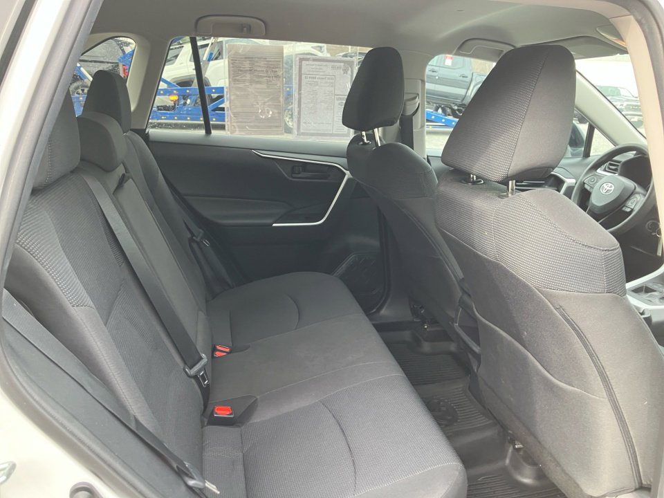 Used 2021 Toyota RAV4 LE image 33