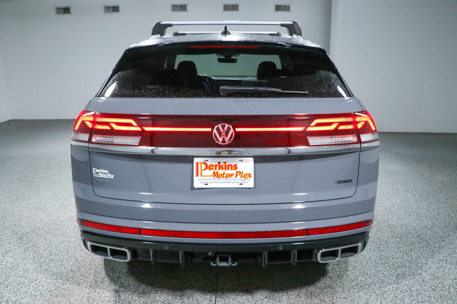 Used 2024 Volkswagen Atlas Cross Sport SEL R-Line AWD/4WD image 8