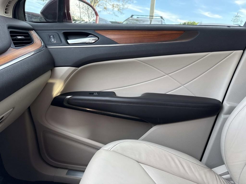 Used 2017 Lincoln MKC Select w/ Select Plus Package image 29