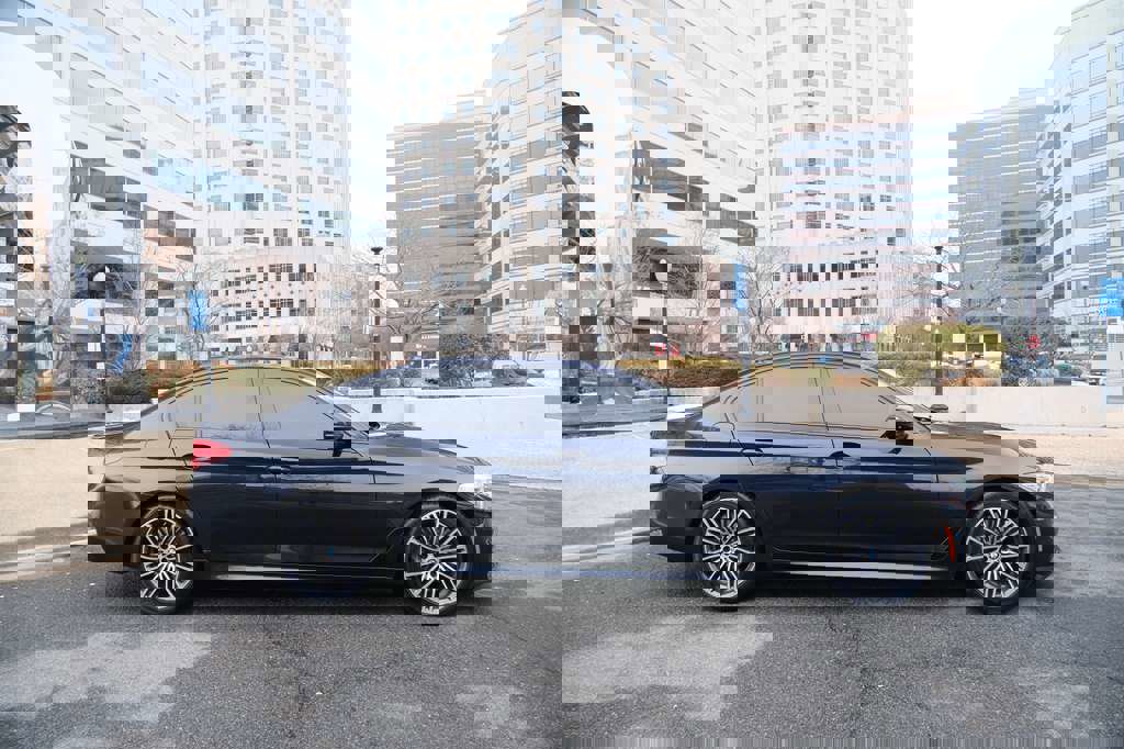 Used 2019 BMW 540i xDrive w/ M Sport Package image 14