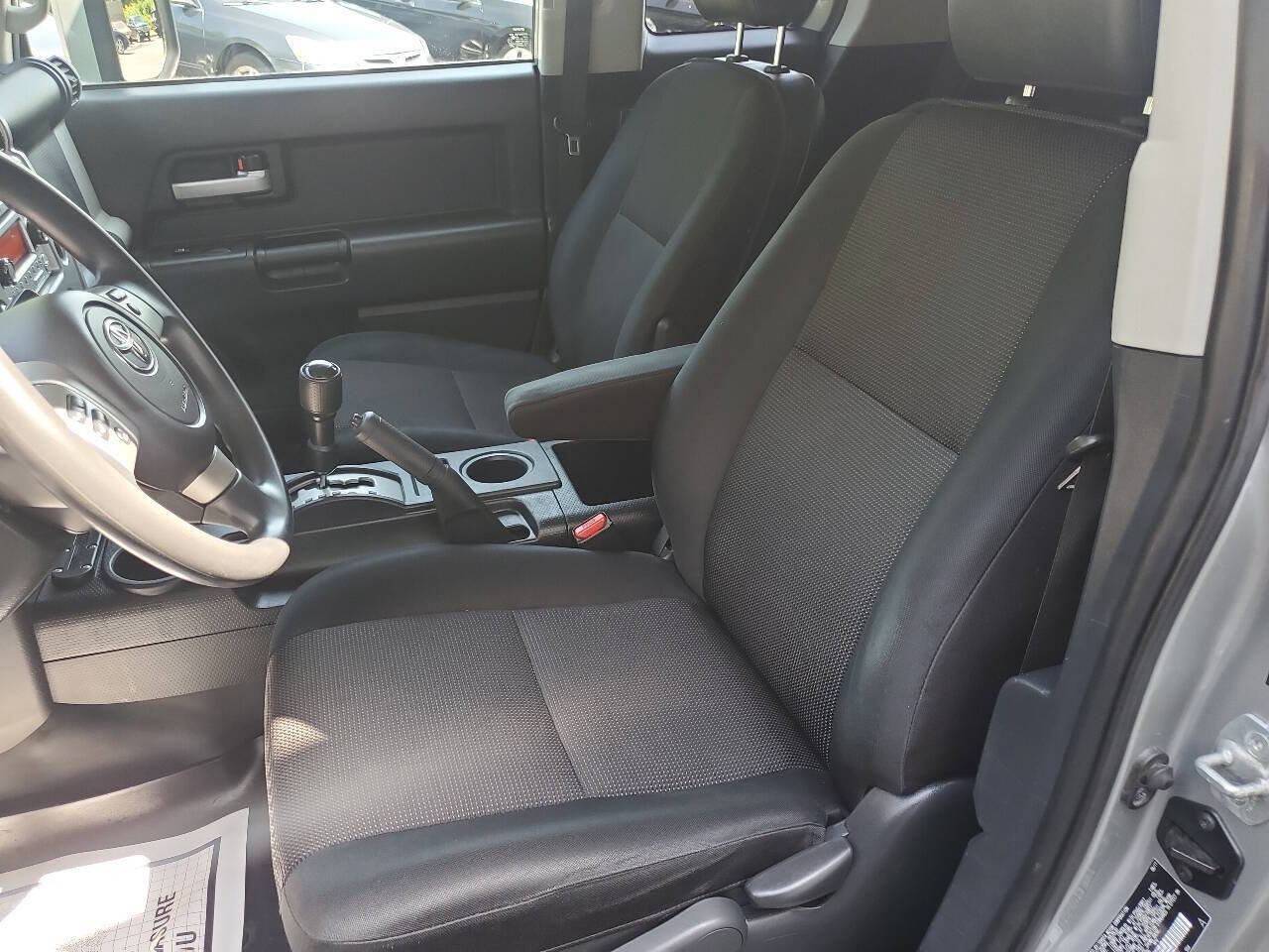 Used 2011 Toyota FJ Cruiser 4WD w/ Convenience Pkg image 9
