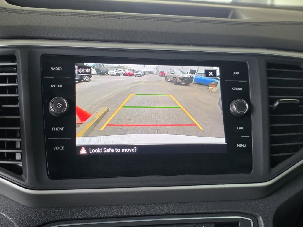 Used 2021 Volkswagen Atlas Cross Sport SE w/ Panoramic Sunroof Package FWD image 17