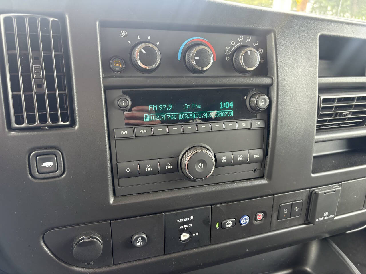 Used 2025 GMC Savana 3500 LT w/ LT Preferred Equipment Group RWD image 14