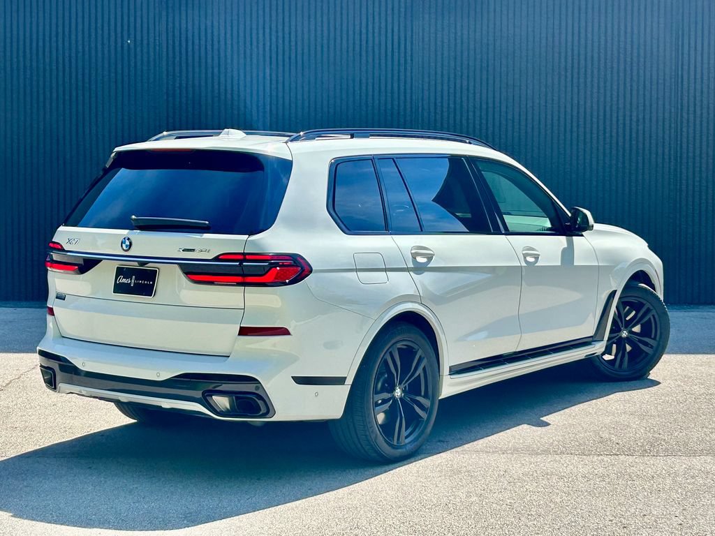Used 2023 BMW X7 xDrive40i w/ M Sport Package AWD/4WD image 6