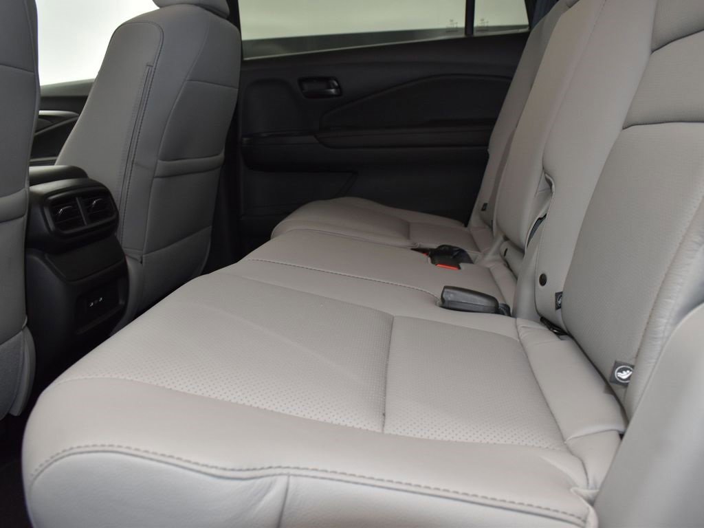 Used 2025 Honda Passport EX-L image 16