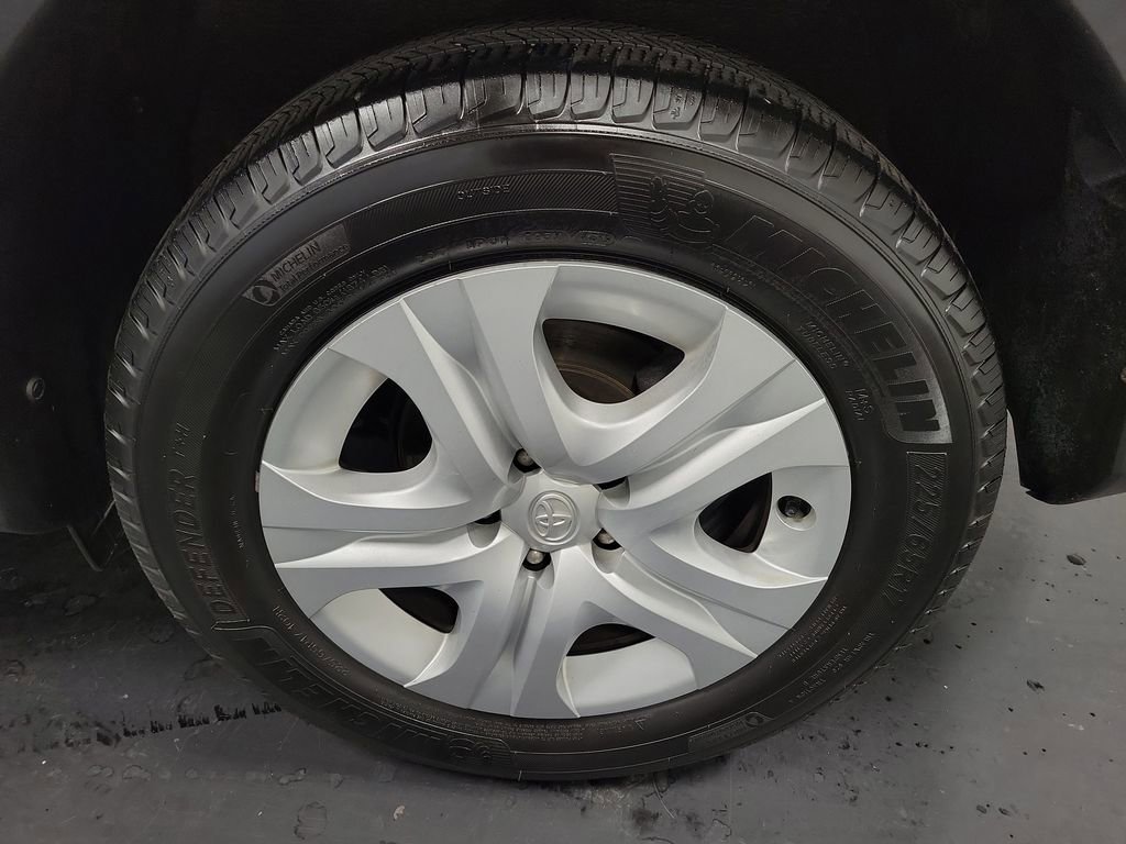 Used 2015 Toyota RAV4 LE image 10
