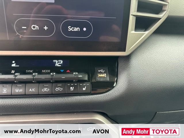 Used 2025 Toyota Tundra Limited AWD/4WD image 25