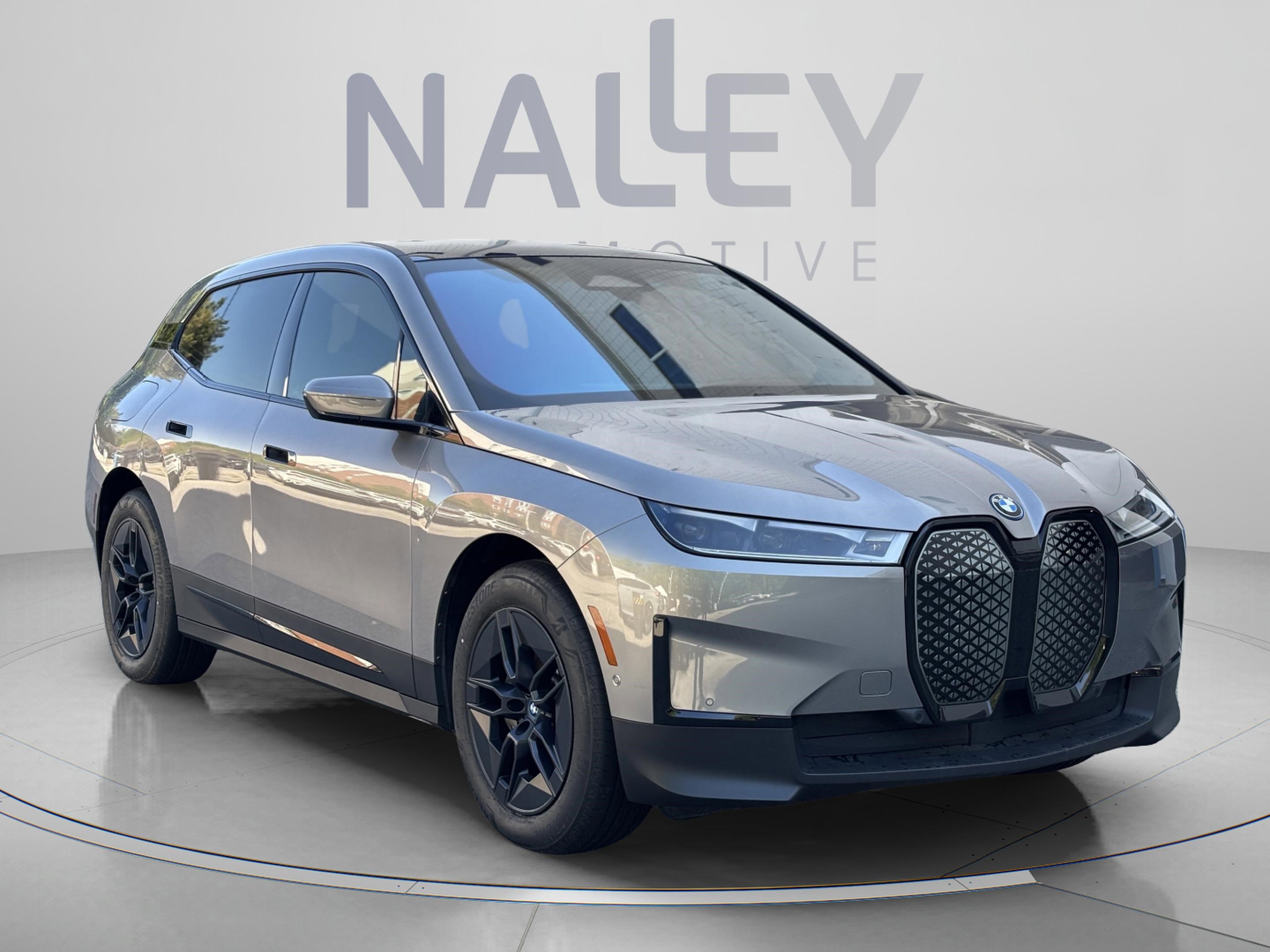 Used 2024 BMW iX xDrive50 AWD/4WD image 5