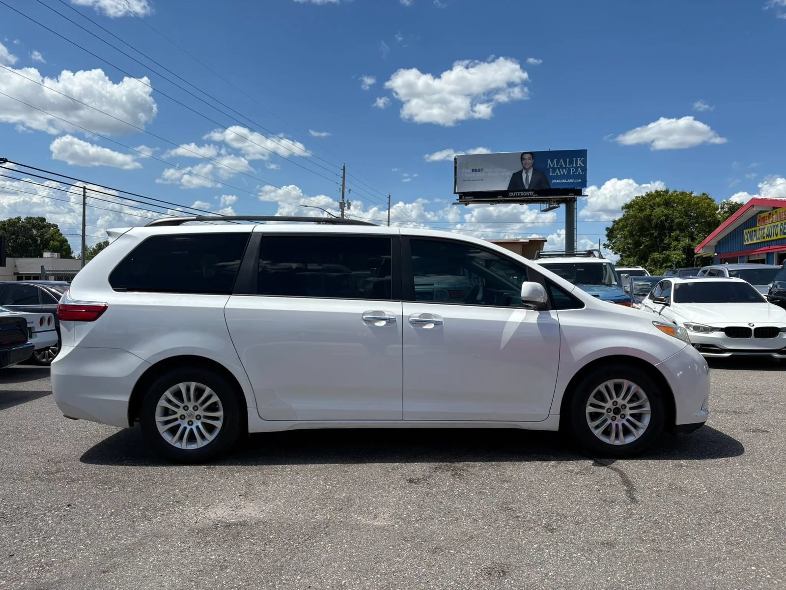 Used 2015 Toyota Sienna XLE Premium FWD image 5