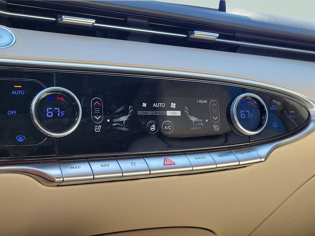 Used 2024 Genesis GV70 2.5T w/ Advanced Package image 26