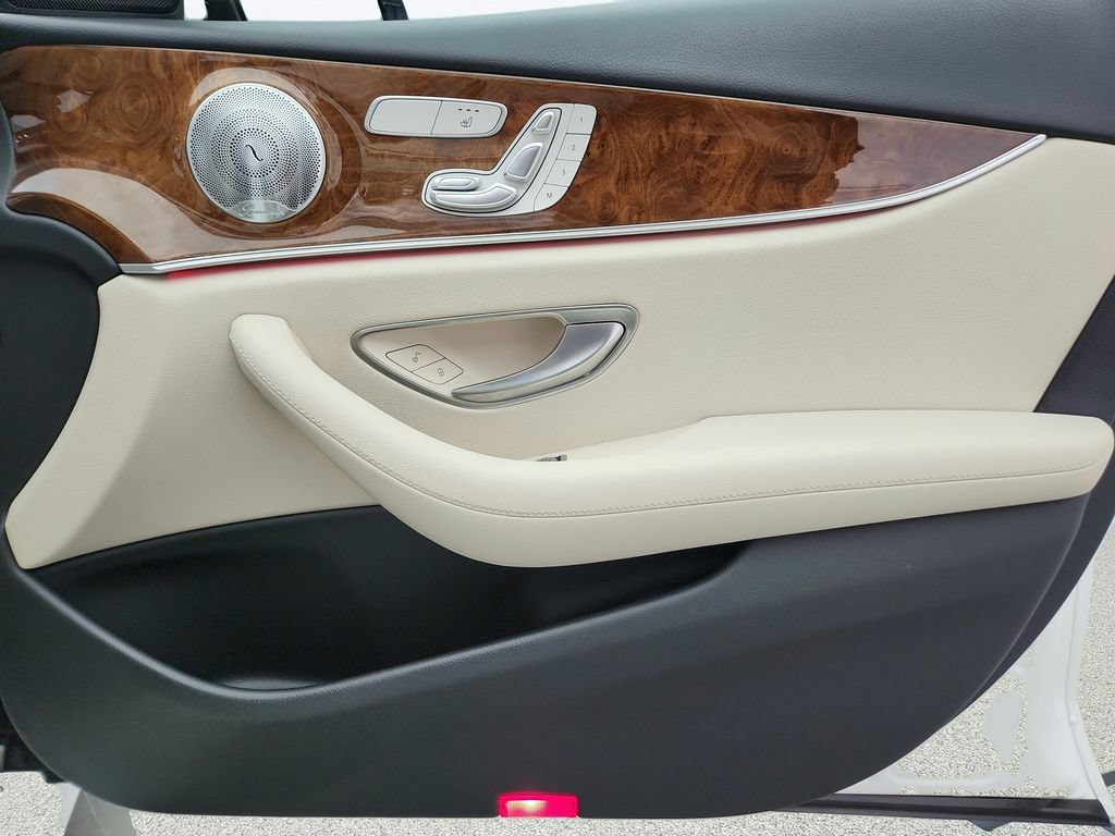 Used 2017 Mercedes-Benz E 300 4MATIC image 31