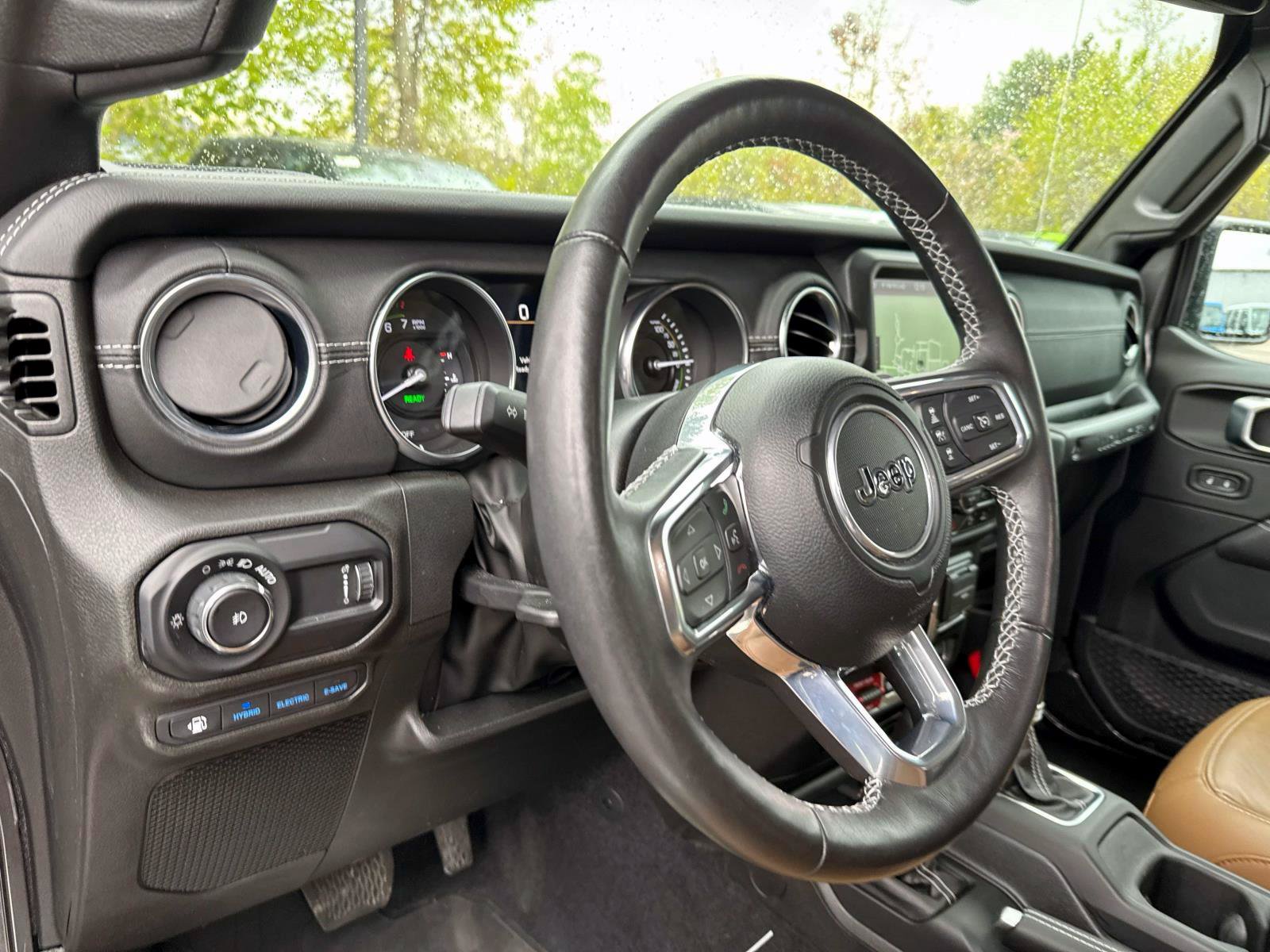 Used 2023 Jeep Wrangler Unlimited Rubicon 4xe w/ Safety Group AWD/4WD image 9