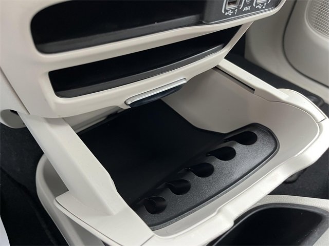 Used 2024 Chrysler Pacifica Touring-L image 16