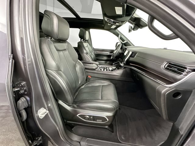 Used 2023 Jeep Wagoneer 4WD w/ Premium Group I image 31