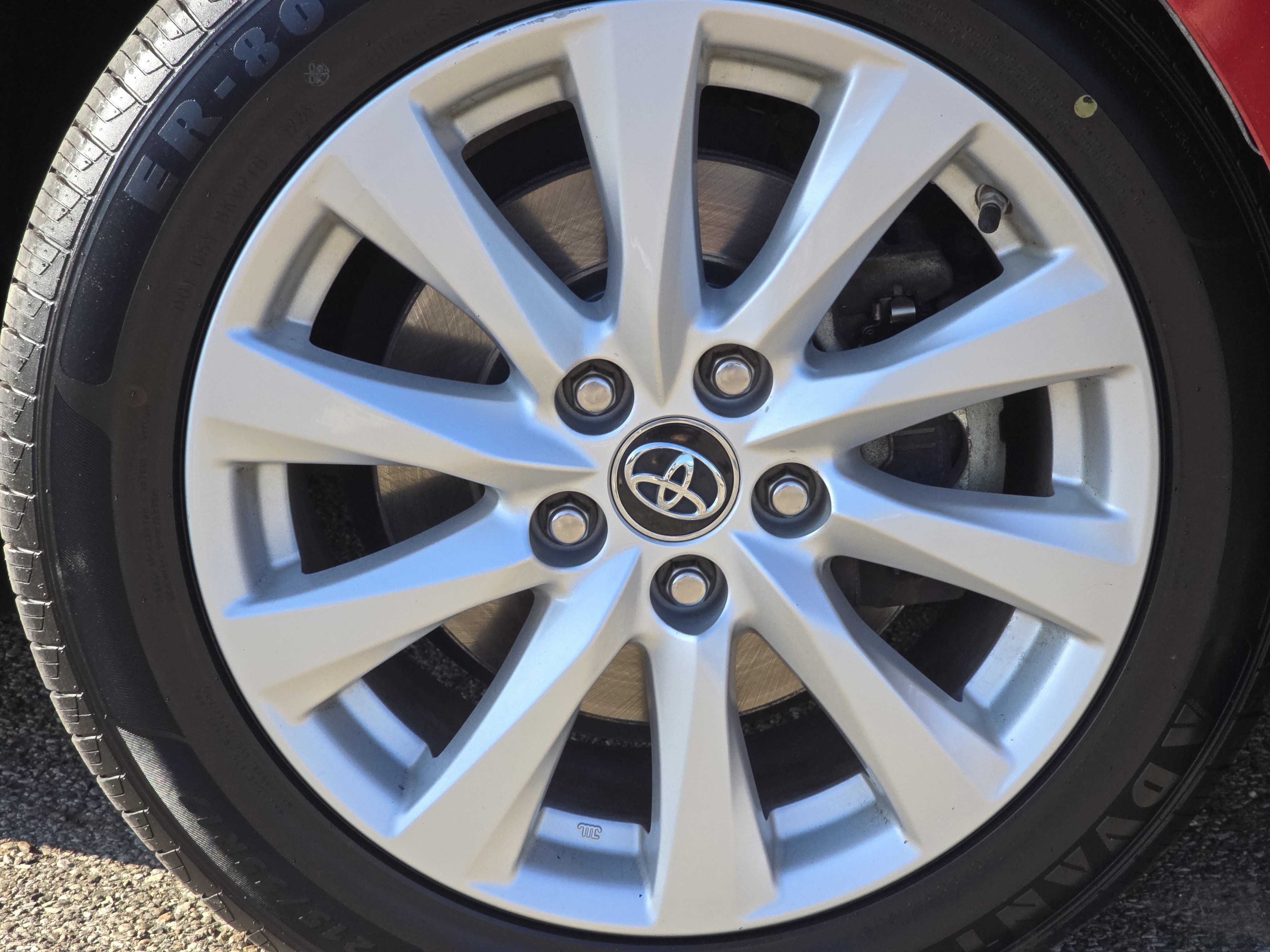 Used 2019 Toyota Camry LE FWD image 13