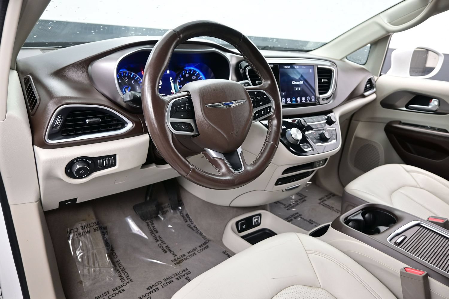 Used 2018 Chrysler Pacifica Touring-L Plus w/ Advanced Safetytec Group FWD image 13